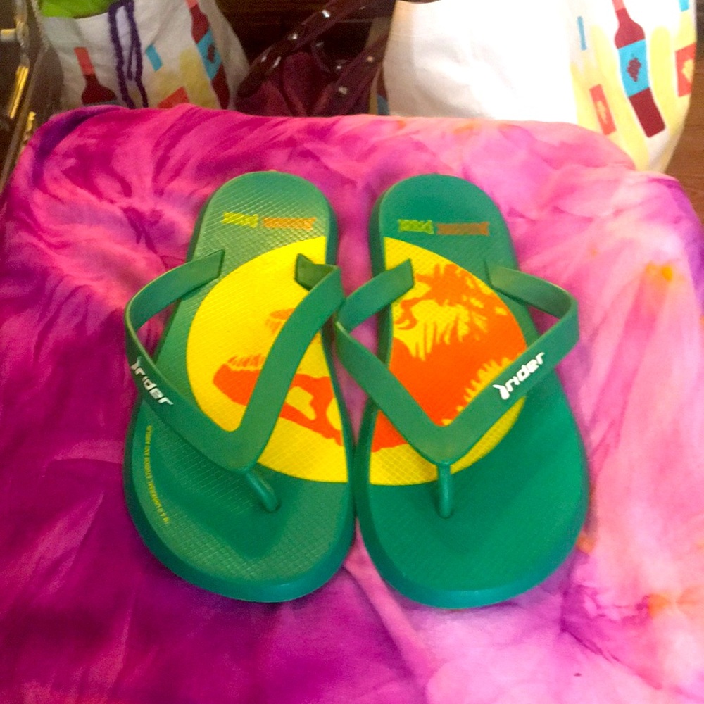 Hot Topic Limited Edition Jurassic Park Ryder flip flop. Very gently worn
